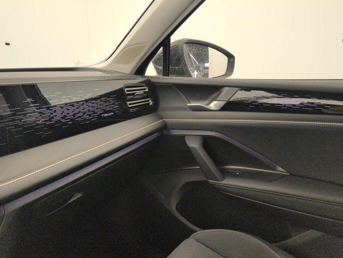Volkswagen Tiguan - Image 21