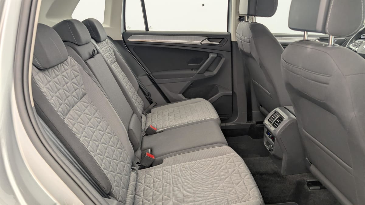 Volkswagen Tiguan - Image 10