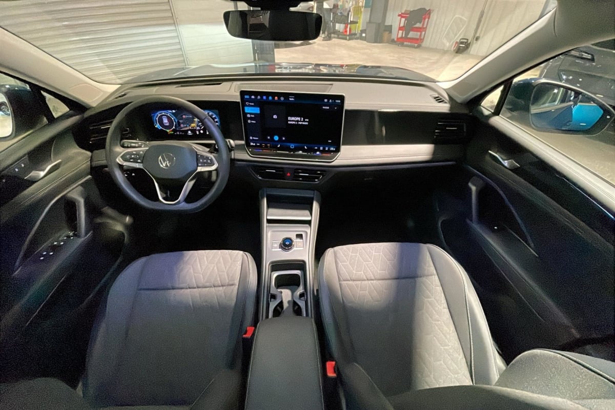 Volkswagen Tiguan - Image 11