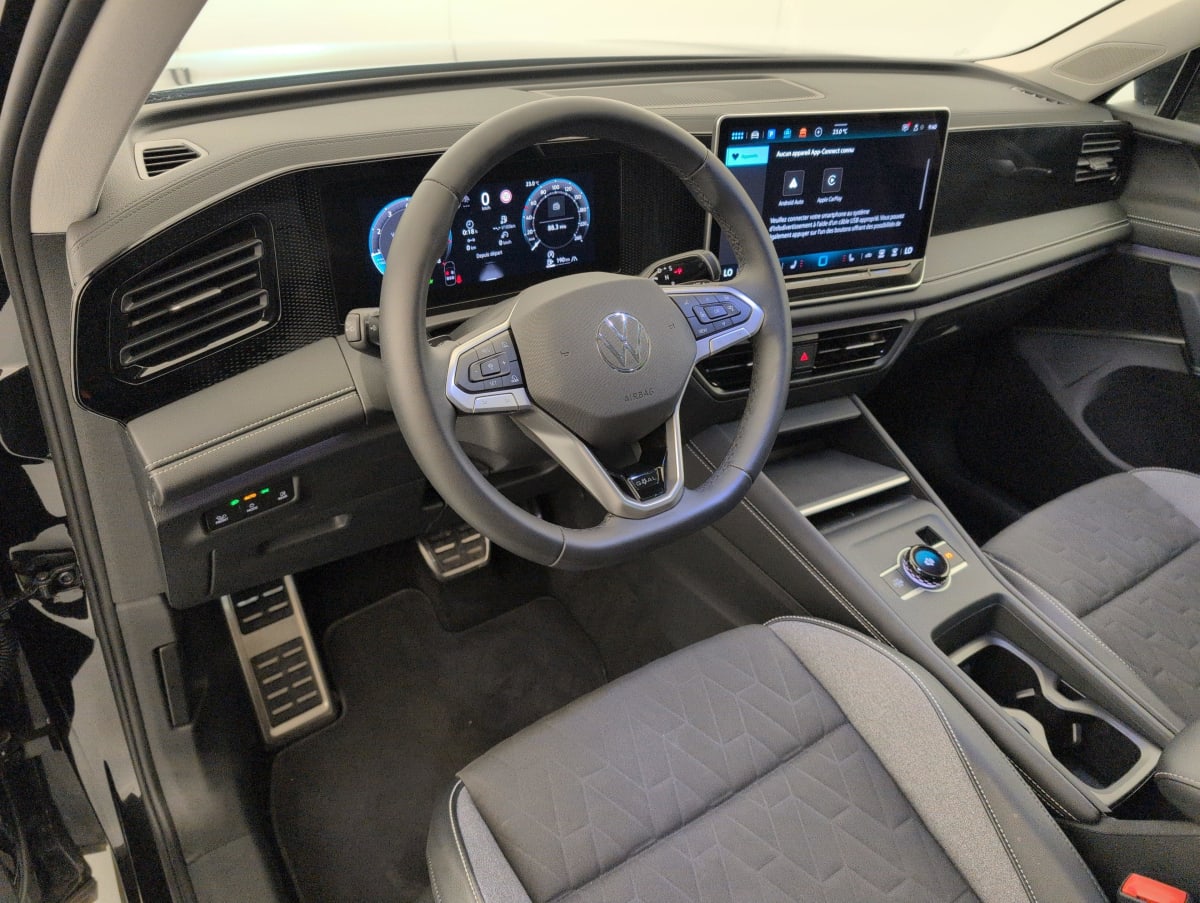 Volkswagen Tiguan - Image 23