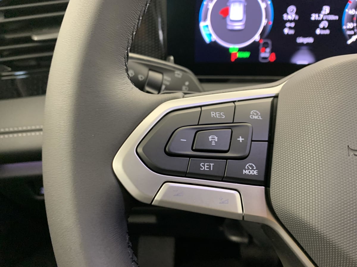 Volkswagen Tiguan - Image 18