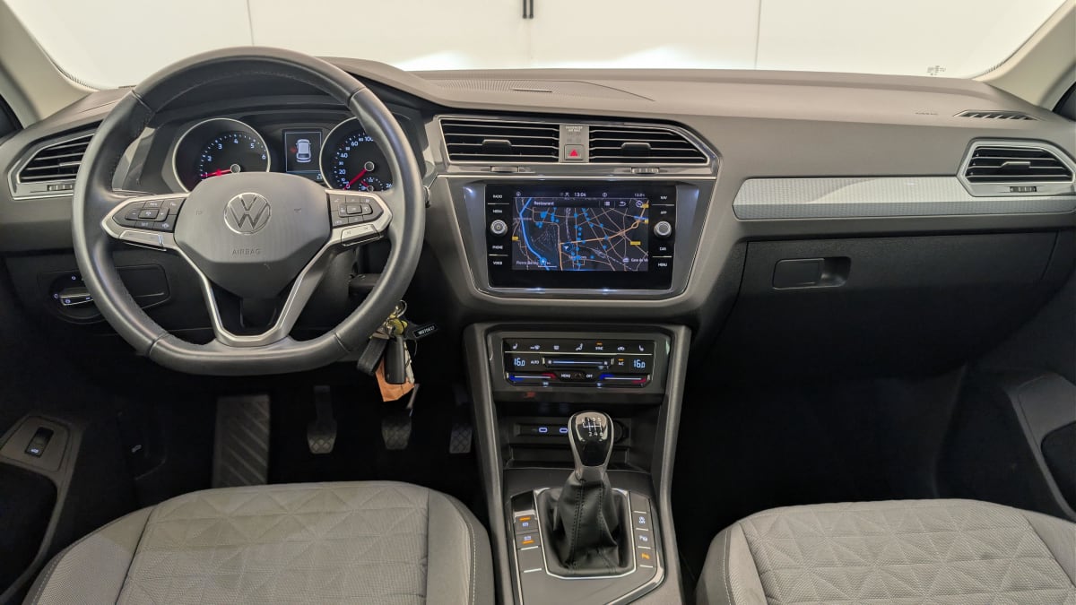 Volkswagen Tiguan - Image 13