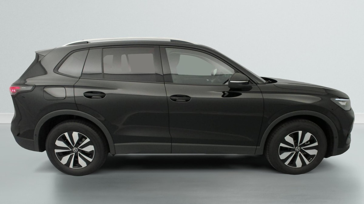 Volkswagen Tiguan - Image 8