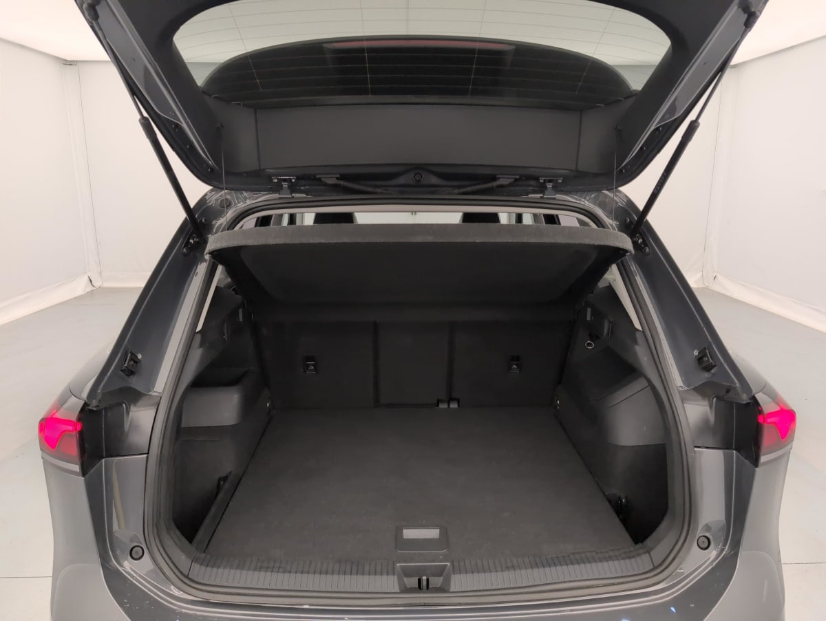 Volkswagen Tiguan - Image 11