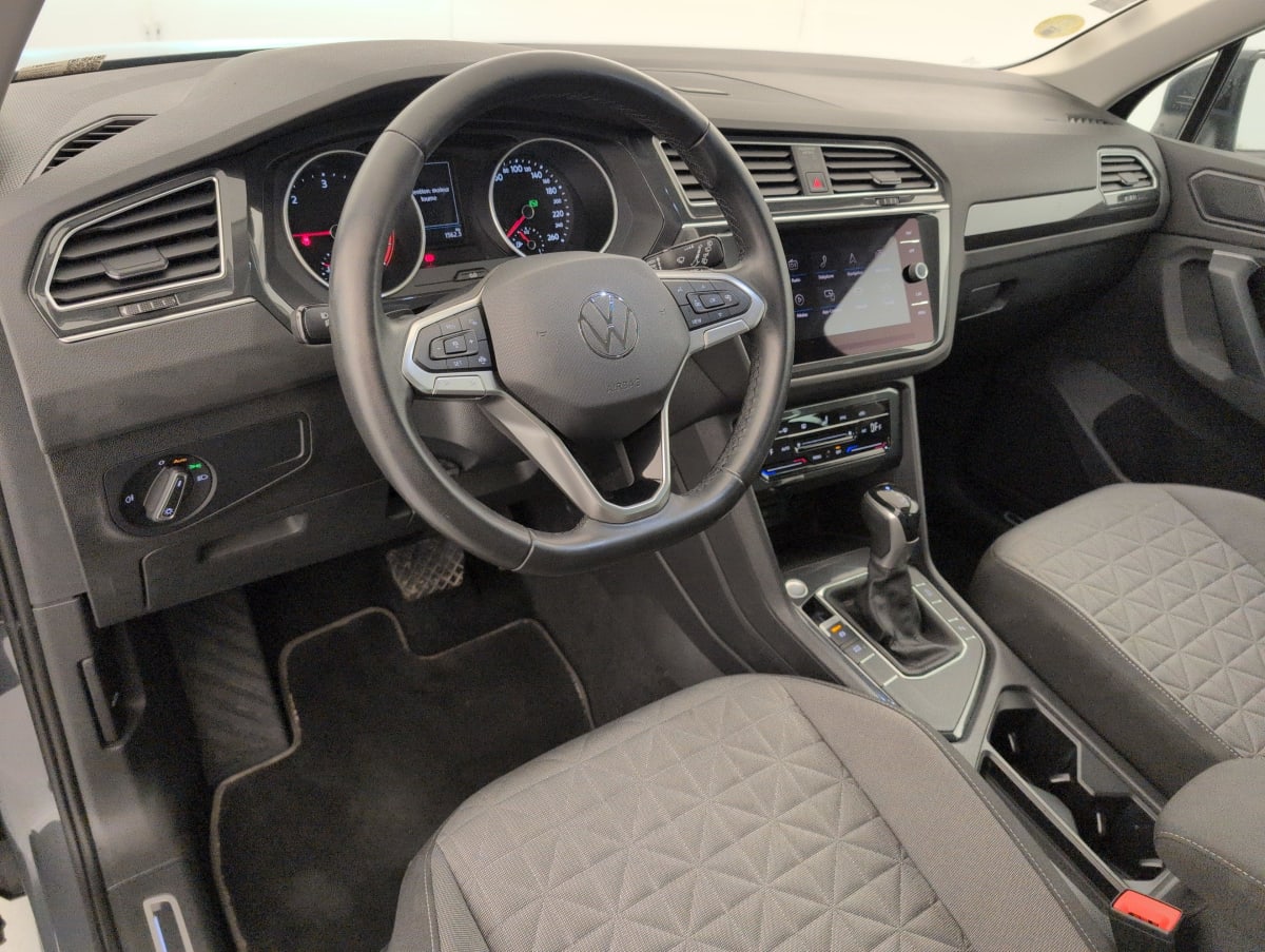 Volkswagen Tiguan - Image 15