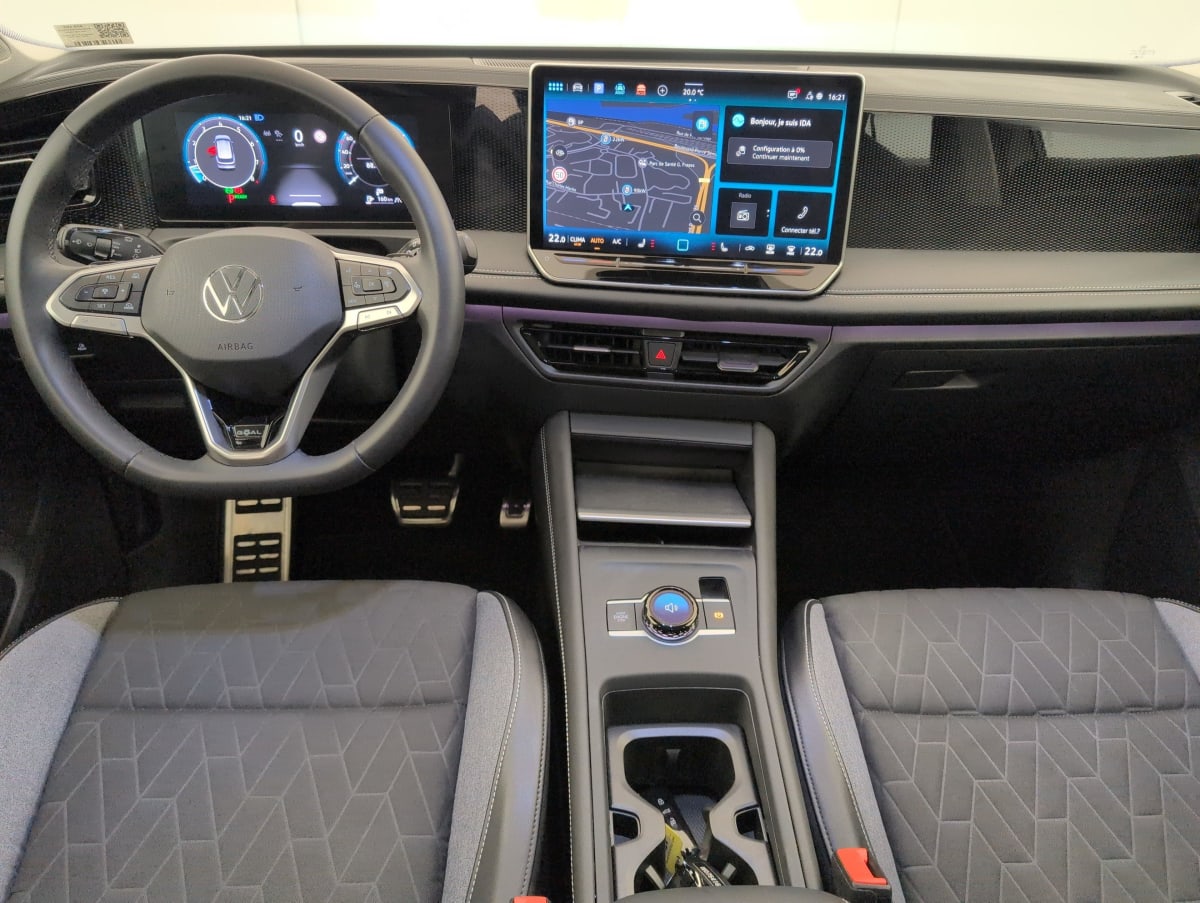 Volkswagen Tiguan - Image 13