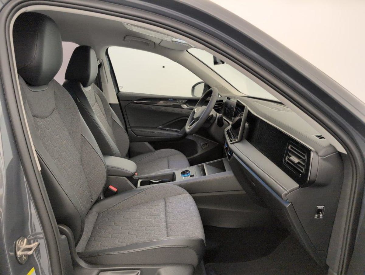 Volkswagen Tiguan - Image 30