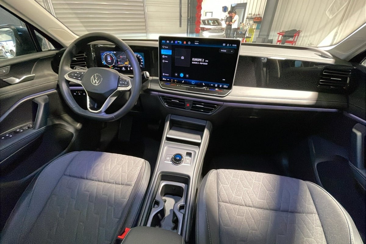 Volkswagen Tiguan - Image 12