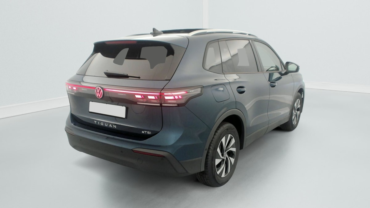 Volkswagen Tiguan - Image 35