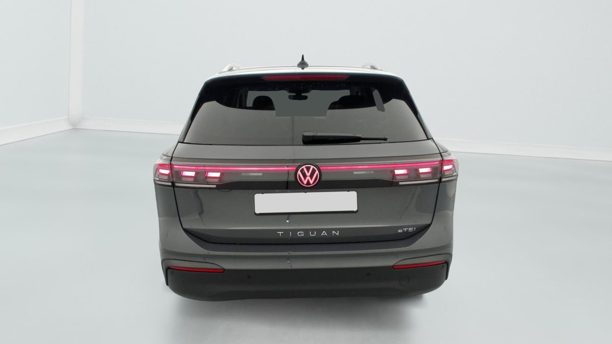Volkswagen Tiguan - Image 31