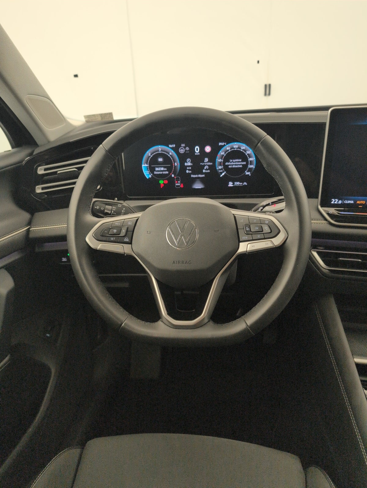 Volkswagen Tiguan - Image 14
