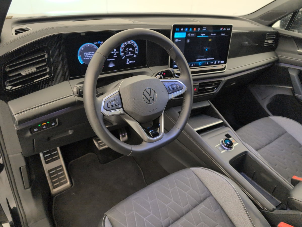 Volkswagen Tiguan - Image 15