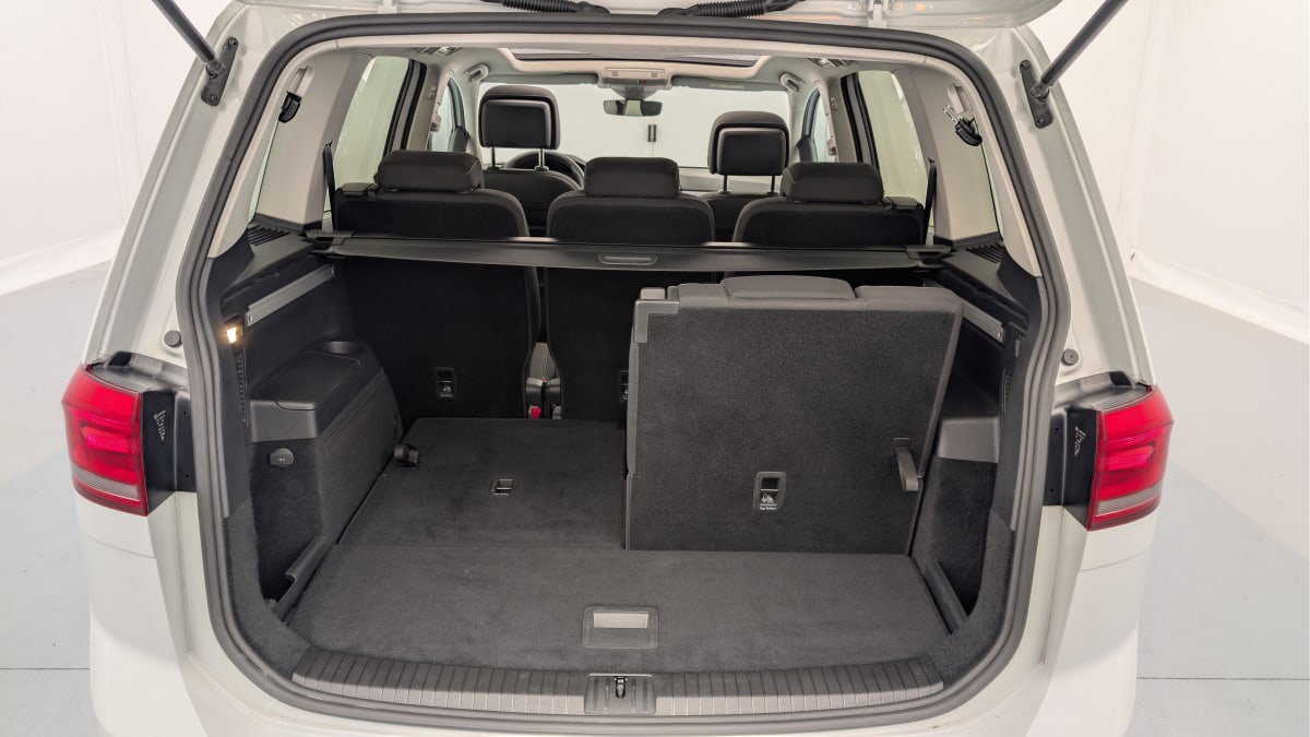 Volkswagen Touran - Image 11
