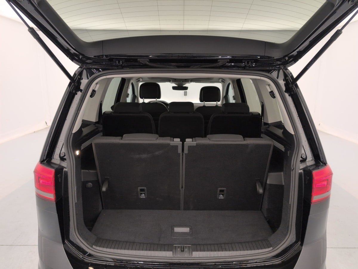 Volkswagen Touran - Image 11