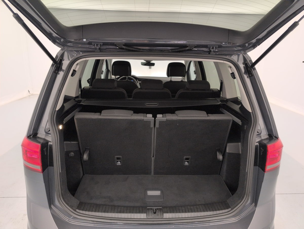 Volkswagen Touran - Image 11
