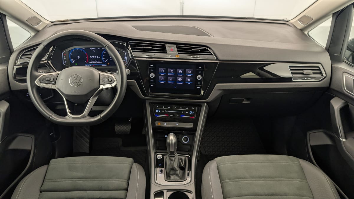 Volkswagen Touran - Image 13