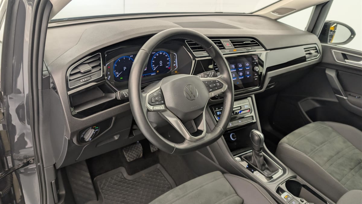 Volkswagen Touran - Image 15