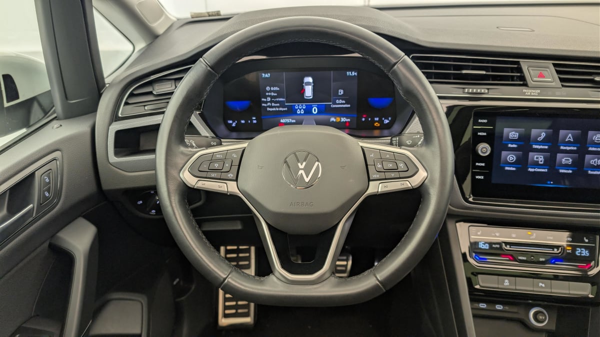 Volkswagen Touran - Image 15