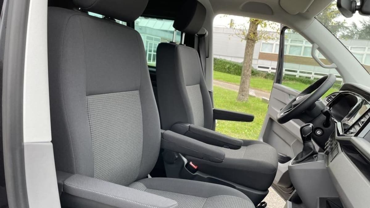VOLKSWAGEN TRANSPORTER 6.1 V L1H1 2.0 TDI 204 DSG7 BUSINESS PLUS