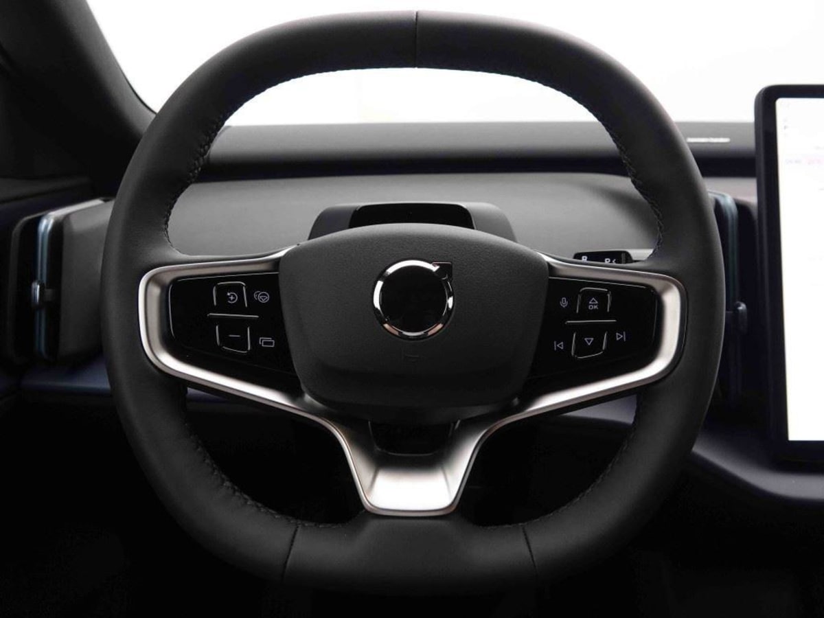 Volvo EX30 - Image 9