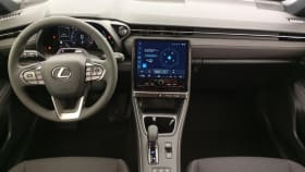 Lexus LBX hybride tableau de bord