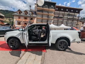 Nouveau pick-up Isuzu D-Max 2024 vue de profil