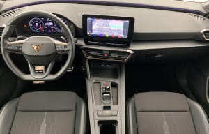 berline compacte cupra leon vue tableau de bord