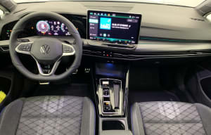 berline compacte volkswagen golf vue tableau de bord