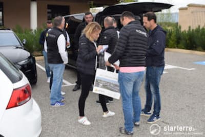 Arrivée des garages pour la journée VIP au Circuit du Casteller