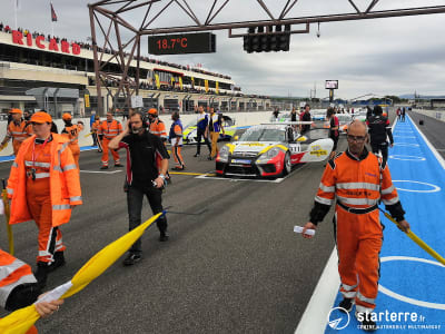 Derniers réglage sur la 911 GT3 de Gianmarco Quaresmini avant le départ au Castellet