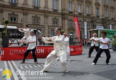 Démonstration d'art martial chinois avant le départ du The Sun Trip 2018