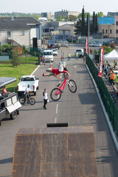 La rampe de VTT freestyle chez Starterre Lyon pour l'évènement Tous à vélo