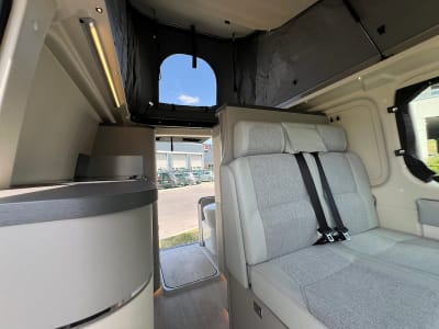 La banquette transformable en lit du Westfalia Kepler One