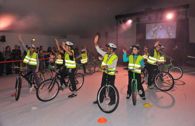 Spectacle des enfants du Club Vélo de Saint-Fons pour l'inauguration de Starterre Lyon