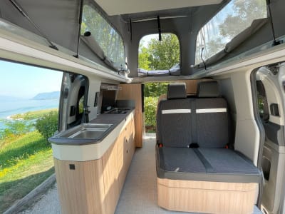 Espace de vie du van aménagé Stylevan Belize 2025 