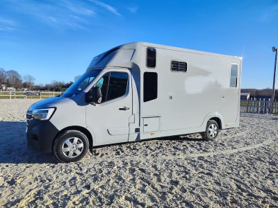 Camion chevaux stalle élevage transporteurs