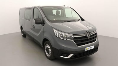 utilitaire renault trafic cabine rallongée vue avant