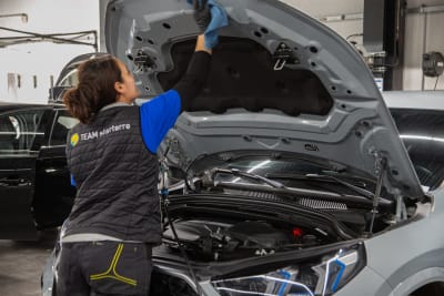 Nettoyage extérieur voiture occasion après reconditionnement