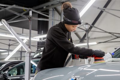 Lustrage véhicule avant mise en vente