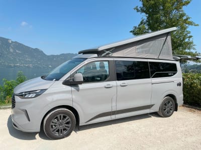 Van aménagé avec toit relevable 