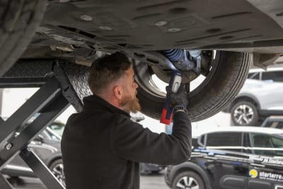 contrôle véhicule d'occasion inspection châssis et soubassement