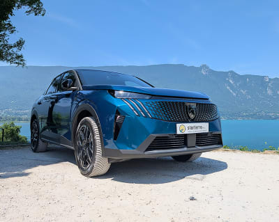 SUV Peugeot 3008 de face