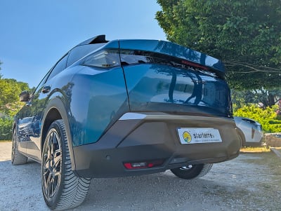 SUV Peugeot 3008 vue arrière