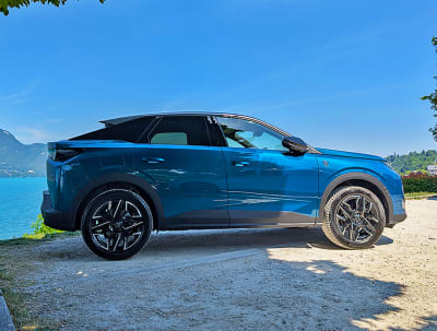 SUV Peugeot 3008 de profil