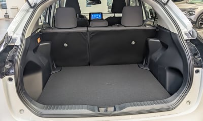 Coffre ouvert Toyota Yaris Cross hybride 