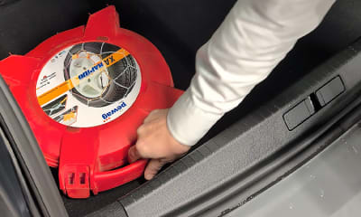 chaînes dans le coffre