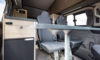 salon van equinox 4