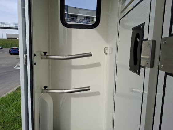 Ameline HARAS 5 PLACES RENAULT MASTER -  DCI 170 CV - 2.3 L - L4 -  BVM Gris Porsche Crayon