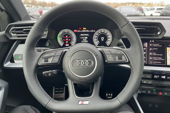 Audi A3 SPORTBACK NOUVELLE 45 TFSI E HYBRIDE RECHARGEABLE 272 S TRONIC 6 S LINE Blanc Arcona