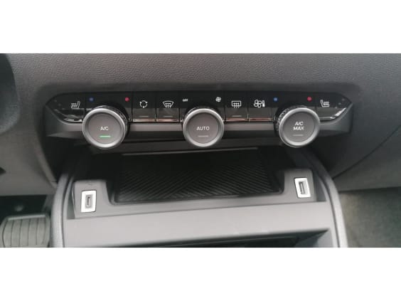 Citroën C4 1.2i Hybride 145 e-DCS6 Plus PHASE 2 Blanc Okenite